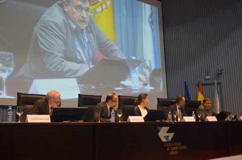  Mesa redonda: A formaci&oacute;n da opini&oacute;n p&uacute;blica e o tratamento dos temas penais nos medios de comunicaci&oacute;n  - Xornada: Intimidade, imaxe e medios de comunicación públicos